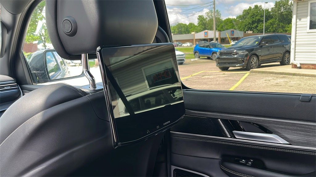 Used 2024 Jeep Wagoneer Series III w/ Premium Group I image 34