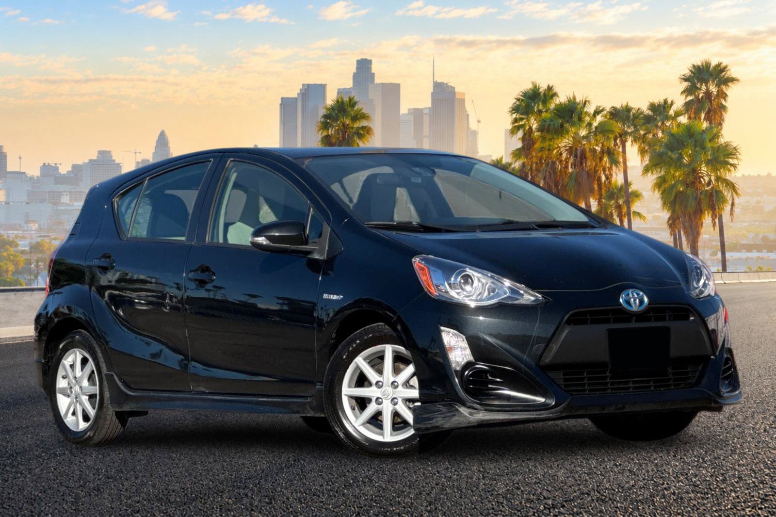 Used 2017 Toyota Prius C One FWD image 2