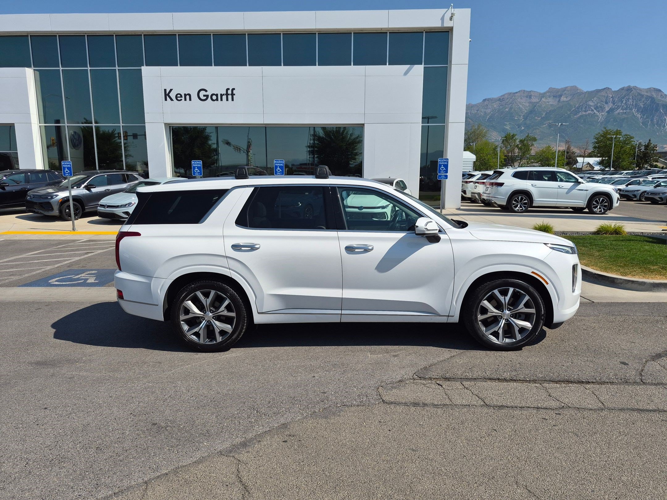 Used 2022 Hyundai Palisade Limited AWD/4WD image 2