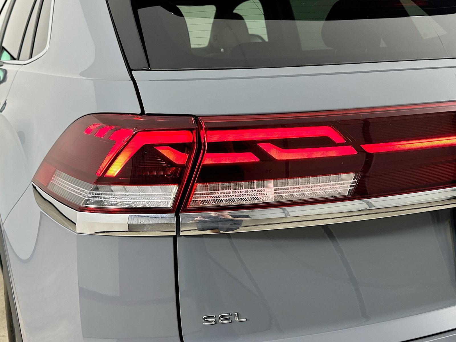 Used 2024 Volkswagen Atlas Cross Sport SEL R-Line AWD/4WD image 13