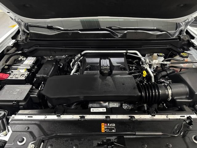 Used 2025 Chevrolet Colorado ZR2 w/ Technology Package AWD/4WD image 46