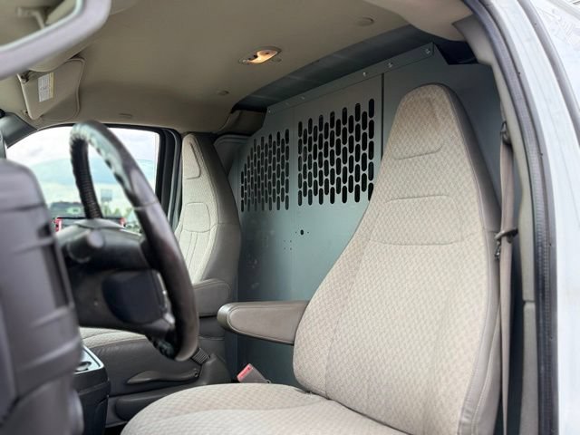 Used 2017 GMC Savana 3500 Extended RWD image 4