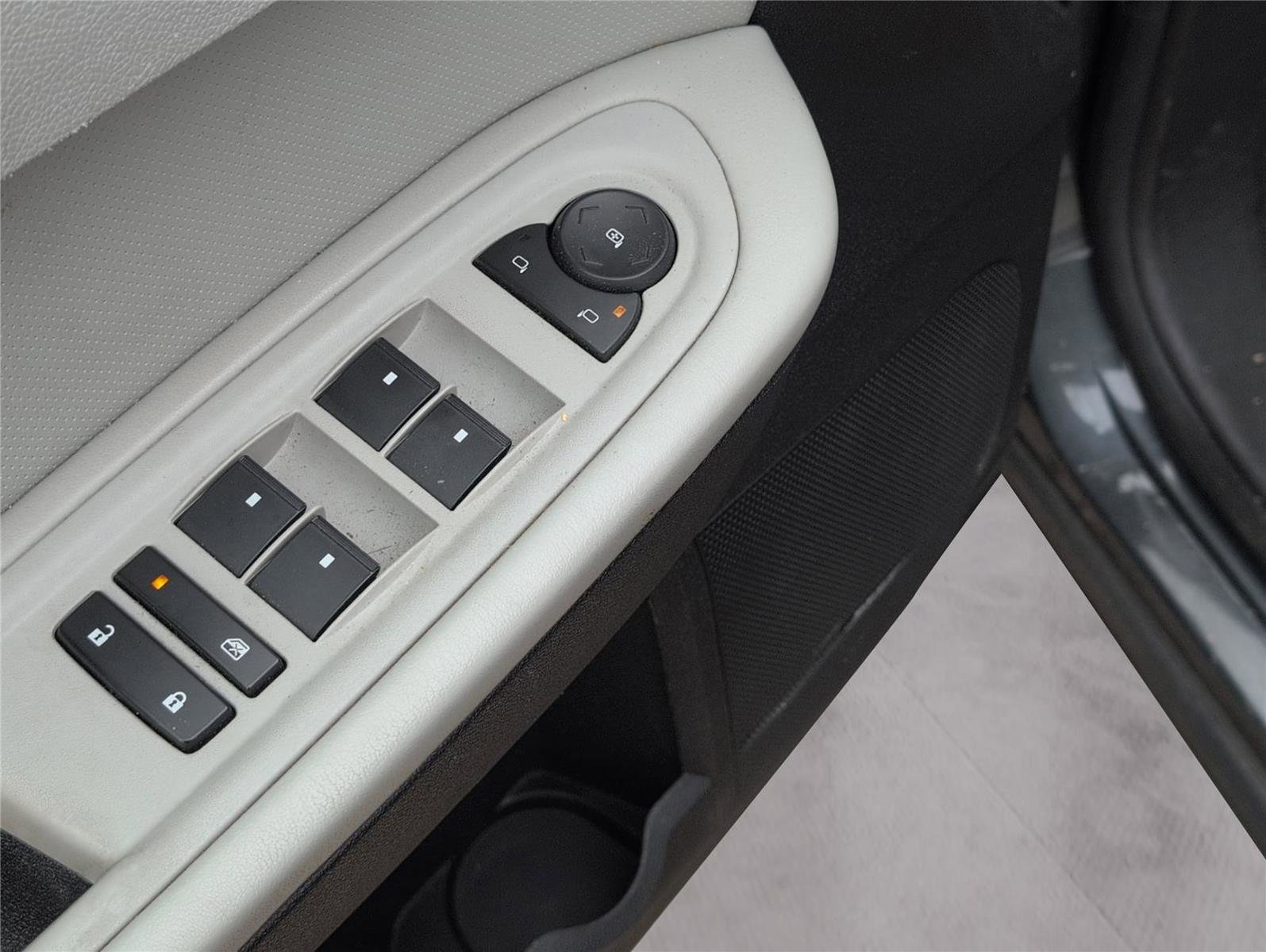 Used 2011 Chevrolet Traverse LTZ image 12