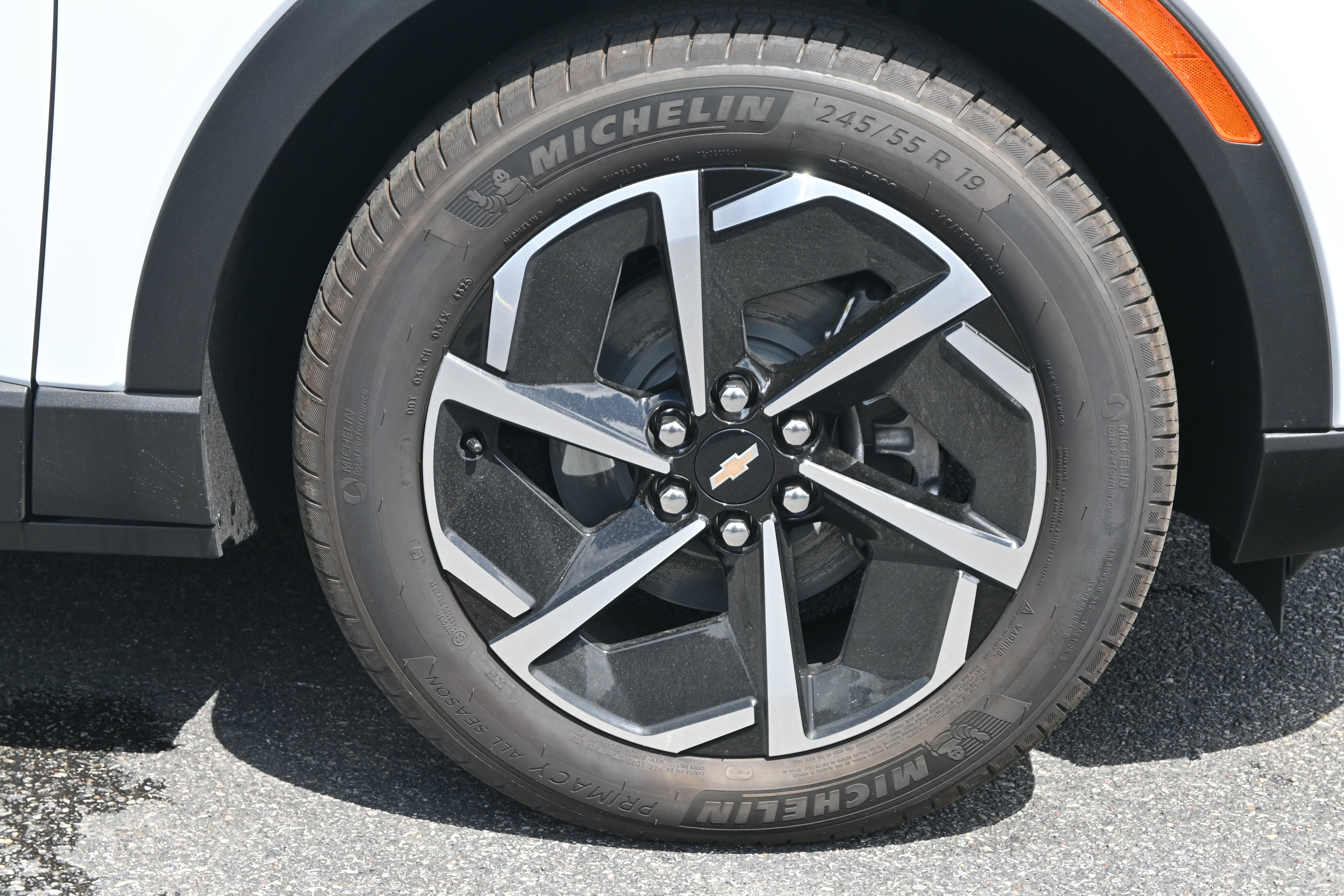 New 2026 Chevrolet Equinox EV LT AWD/4WD image 13