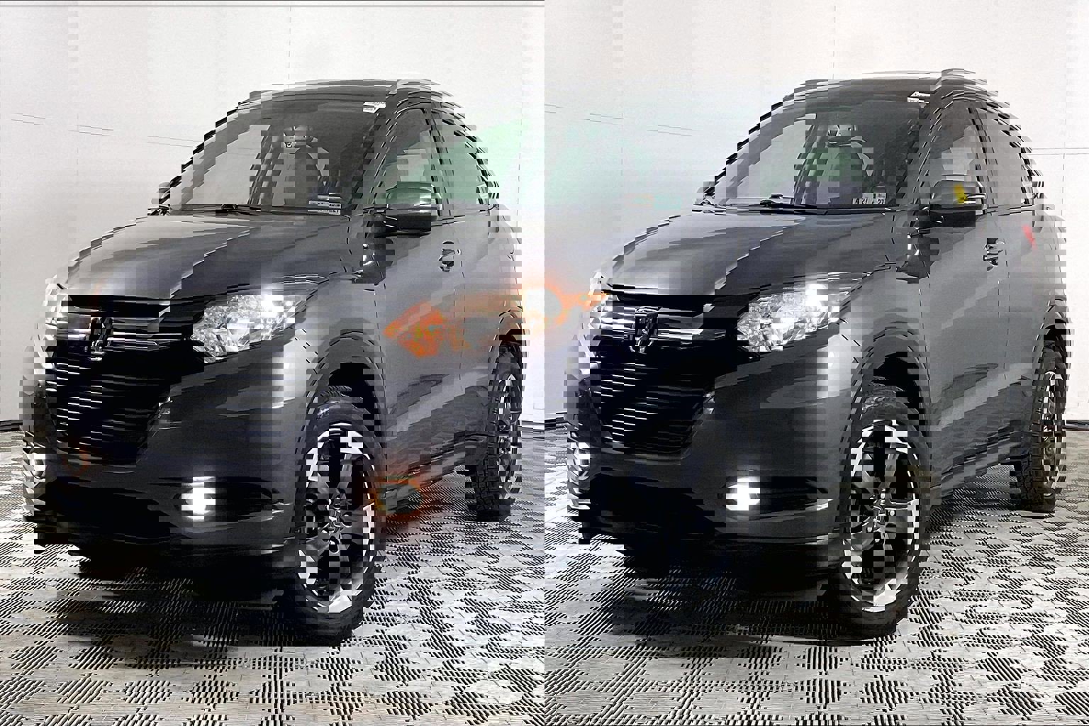 Used 2018 Honda HR-V EX-L image 2