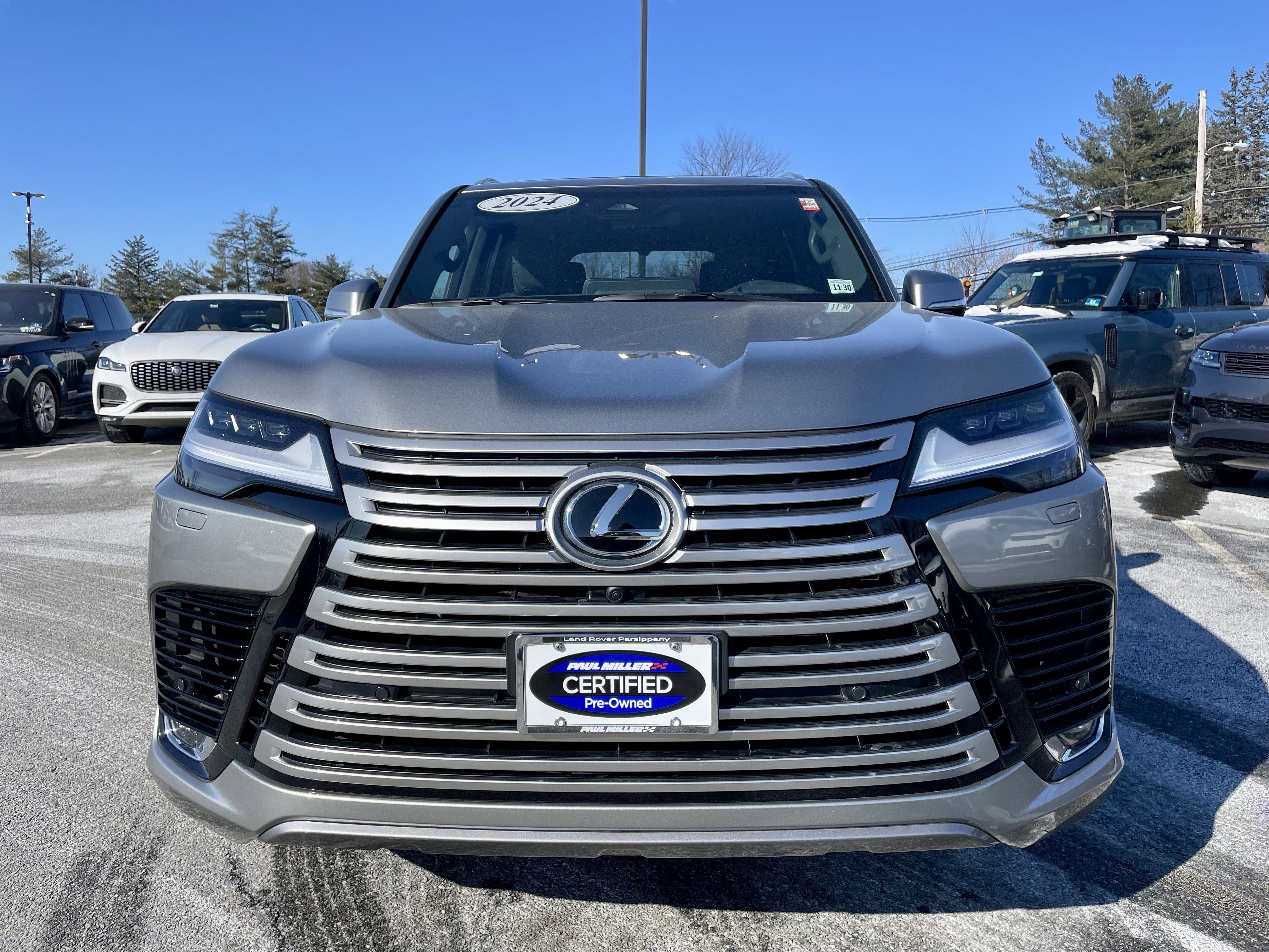 Used 2025 Lexus LX 600 4WD w/ Luxury Package image 2