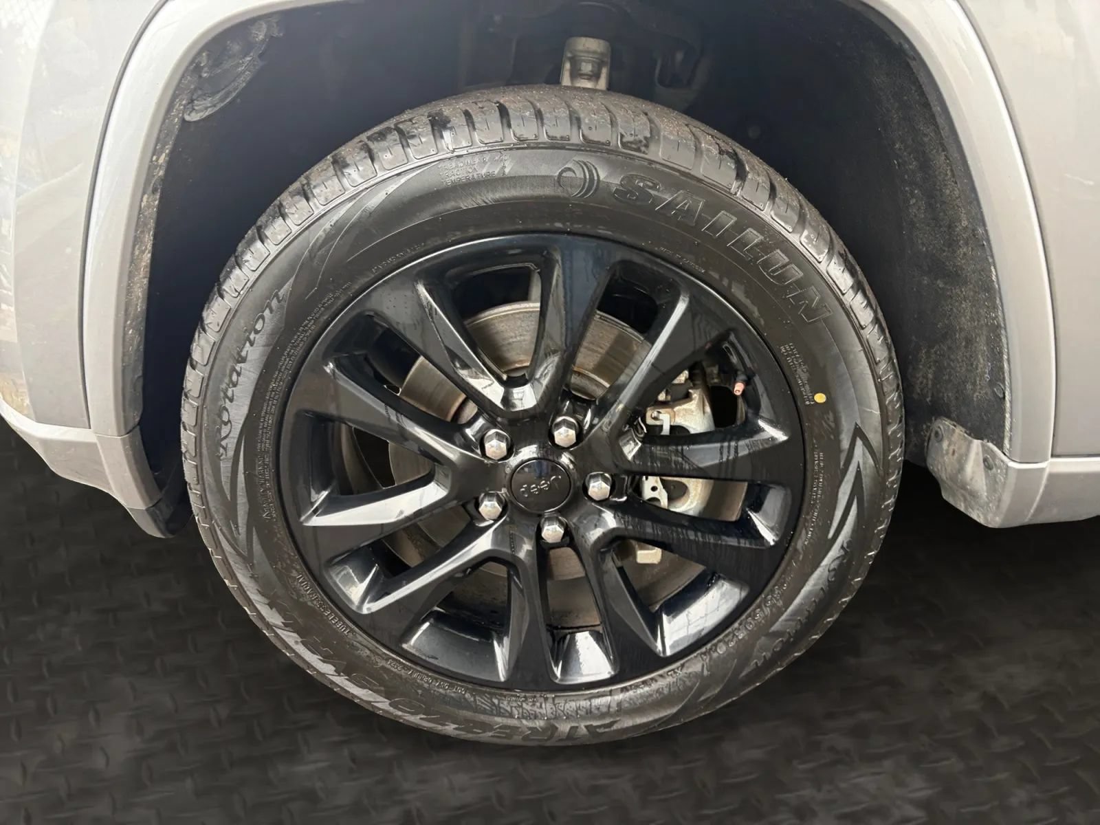 Used 2021 Jeep Grand Cherokee Laredo X AWD/4WD image 34