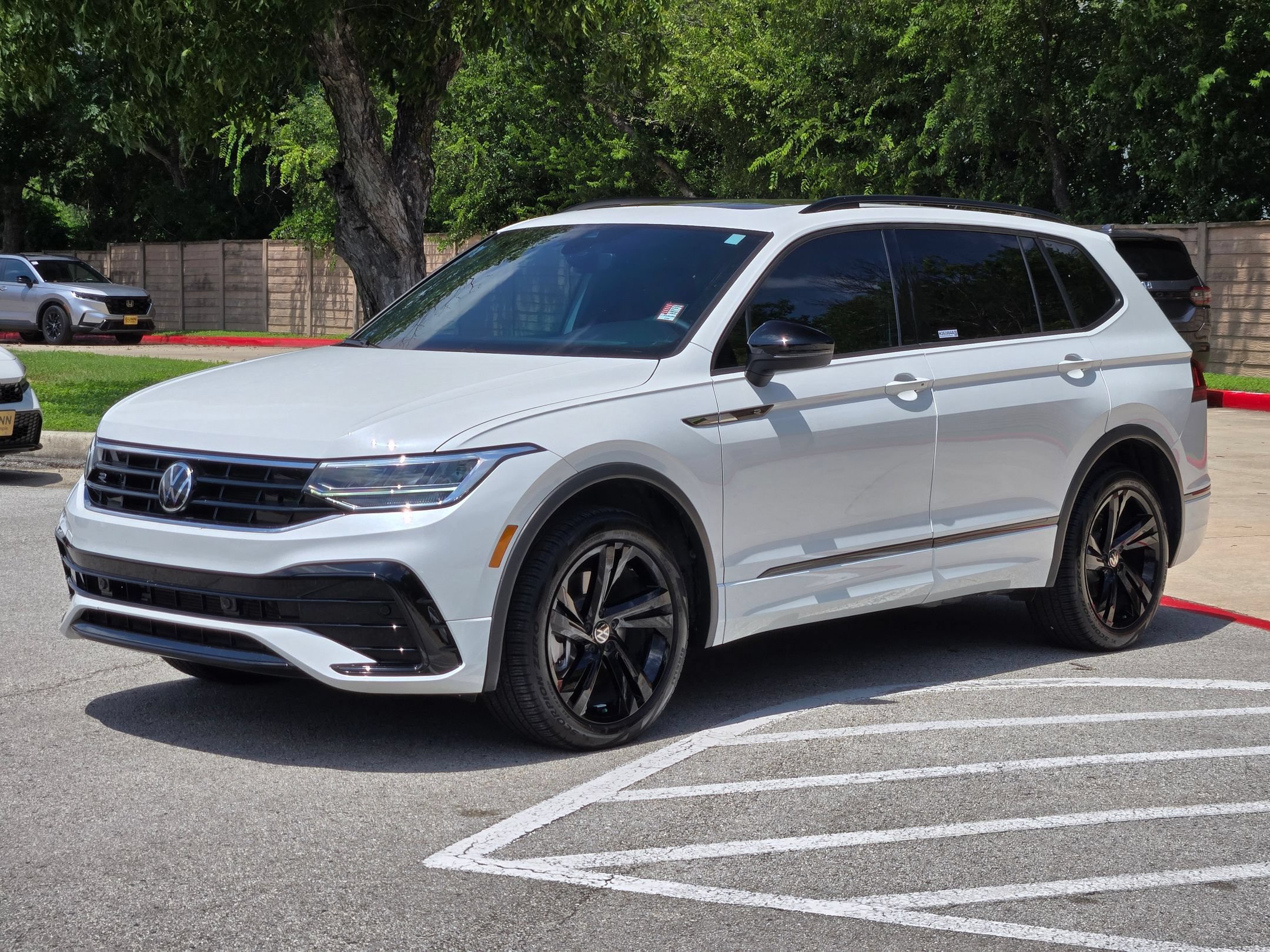 Used 2024 Volkswagen Tiguan SE R-Line FWD image 7