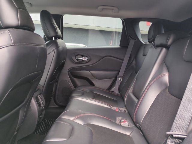 Used 2021 Jeep Cherokee Trailhawk w/ Comfort/Convenience Group AWD/4WD image 15