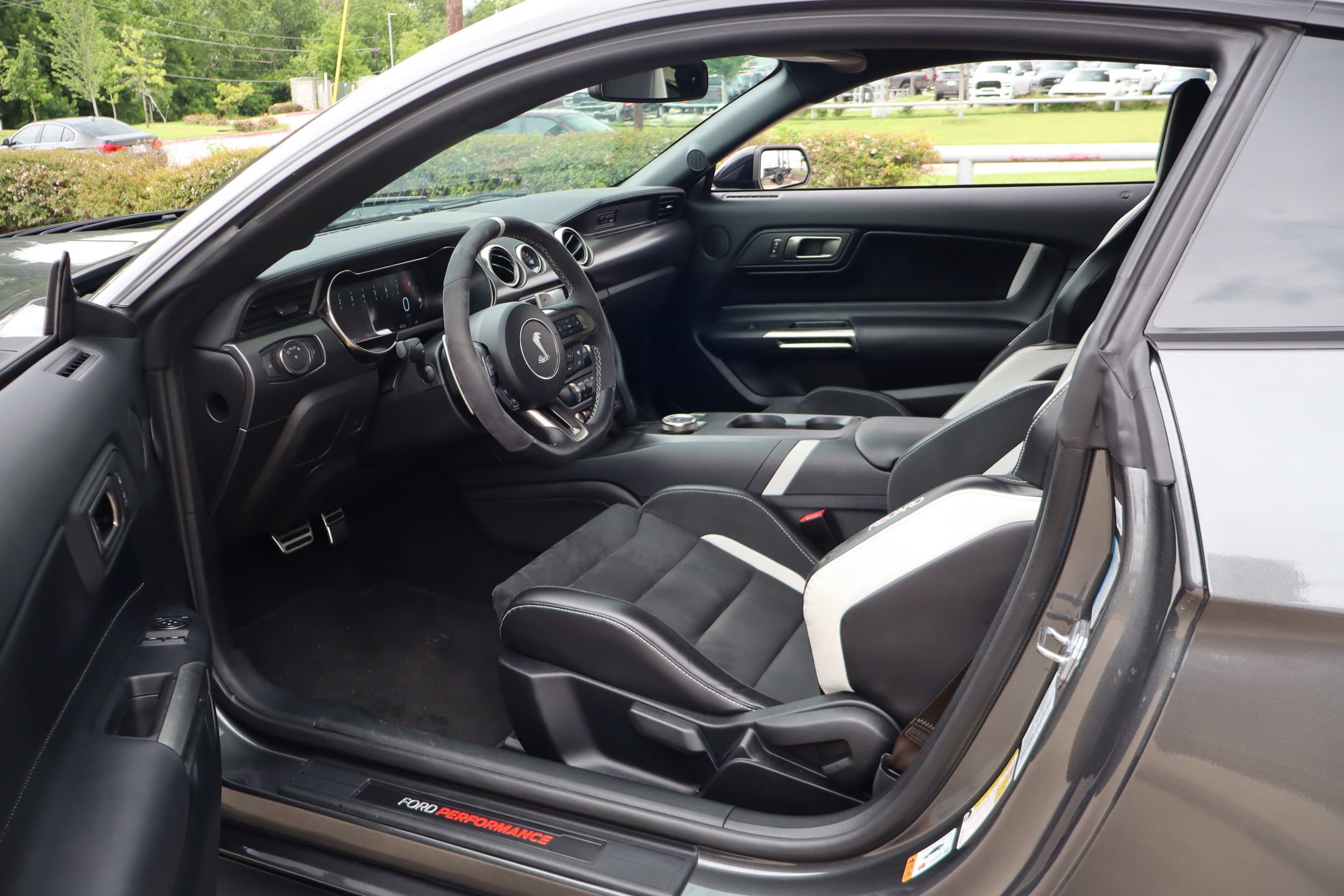 Used 2020 Ford Mustang Shelby GT500 w/ Technology Package RWD image 24