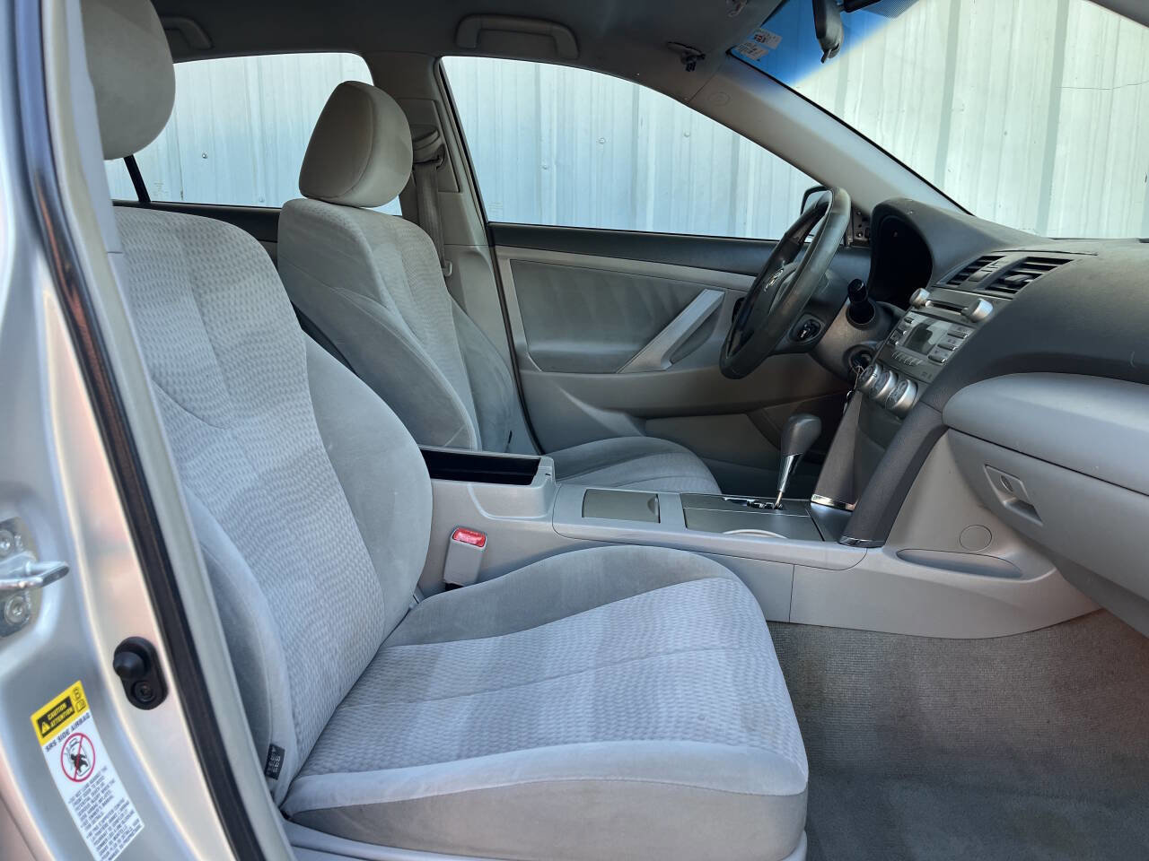 Used 2011 Toyota Camry LE image 9