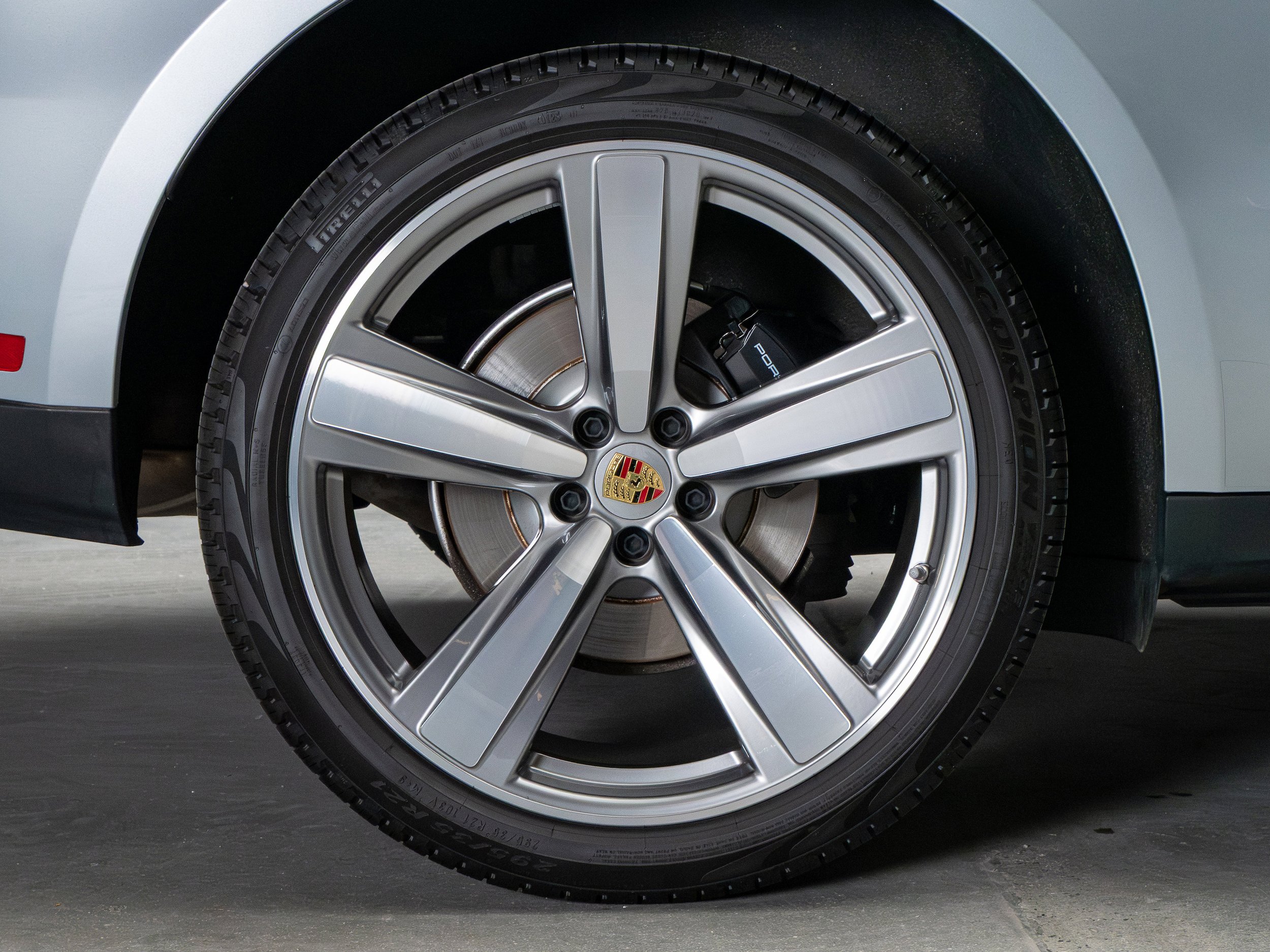 Certified 2025 Porsche Macan AWD/4WD image 13