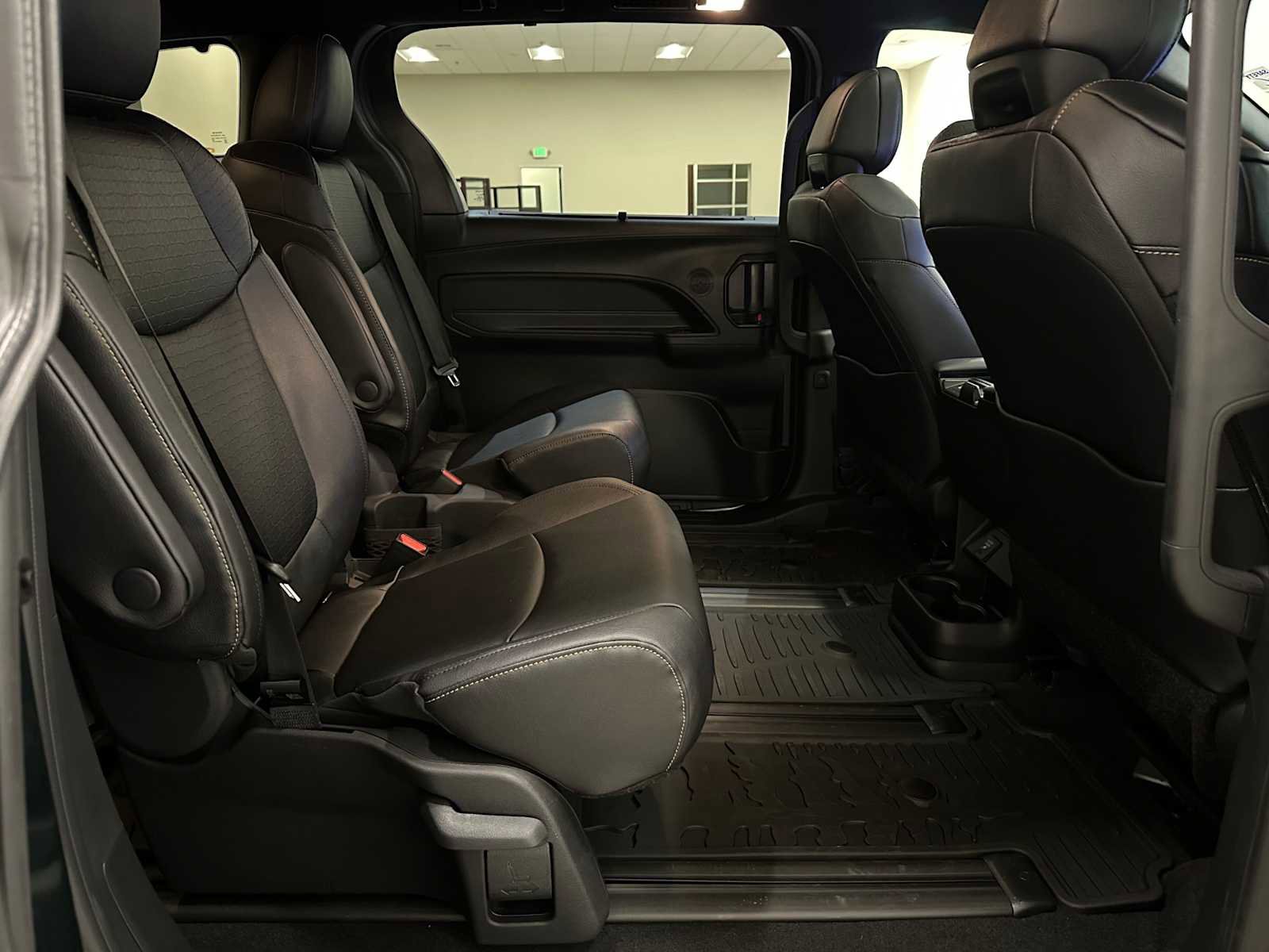 Certified 2026 Toyota Sienna XLE Woodland Edition image 26