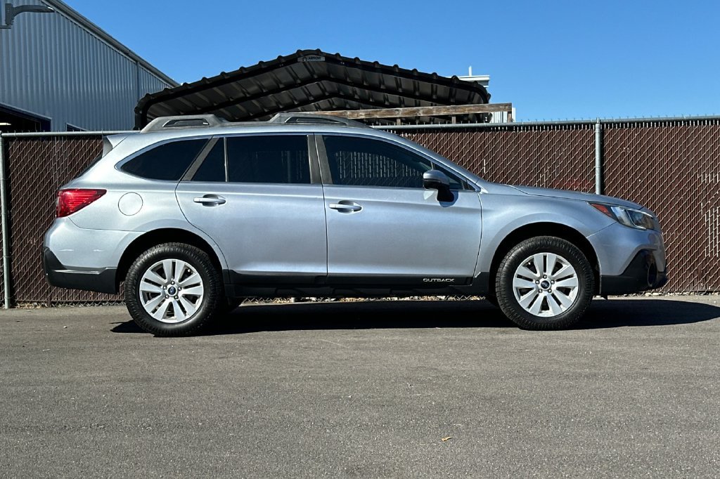Used 2018 Subaru Outback 2.5i Premium AWD/4WD image 11
