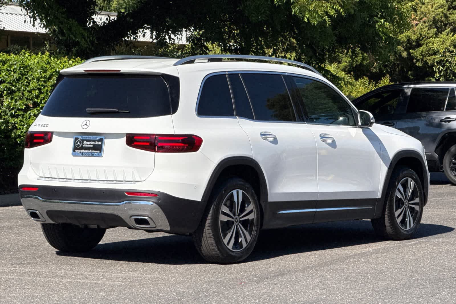 New 2026 Mercedes-Benz GLB 250 image 3