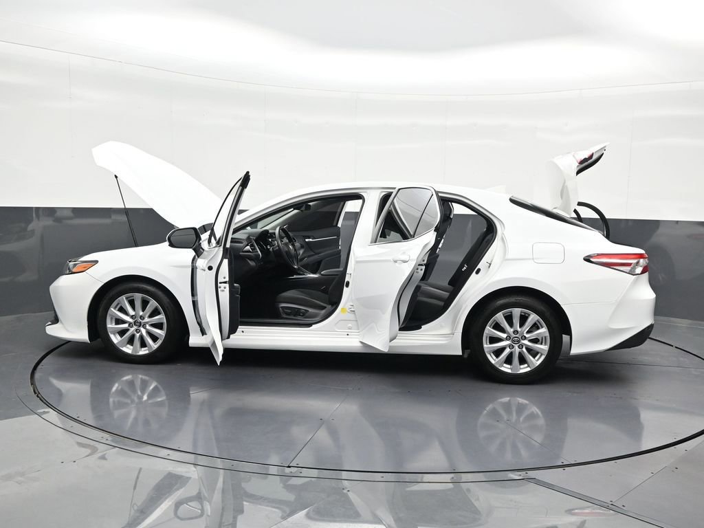 Used 2019 Toyota Camry LE FWD image 33