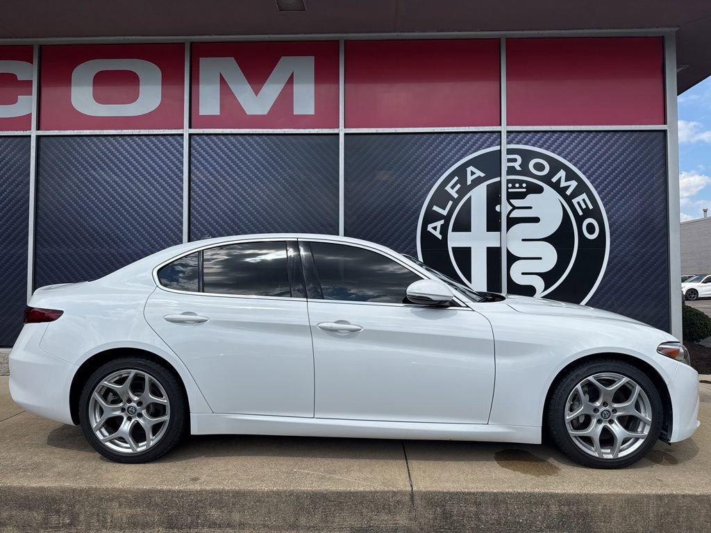 Used 2021 Alfa Romeo Giulia Ti AWD/4WD image 4