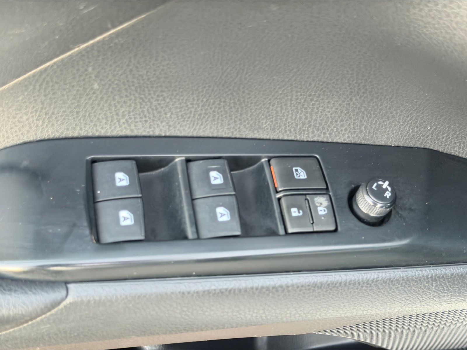 Used 2018 Toyota Camry LE FWD image 11