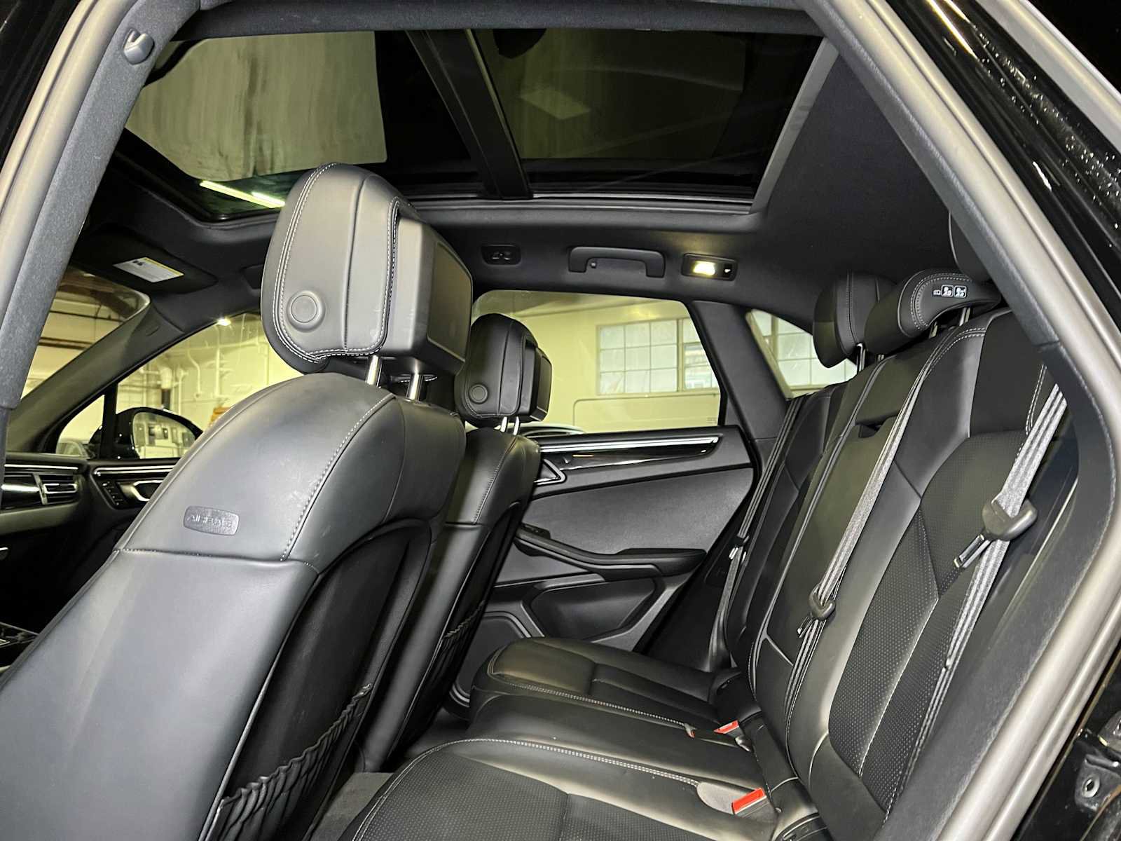 Used 2024 Porsche Macan image 19