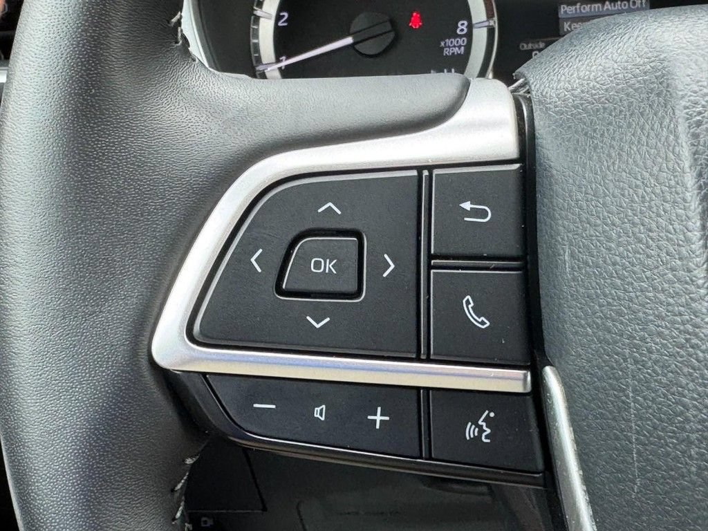 Used 2025 Toyota Highlander XLE AWD/4WD image 26