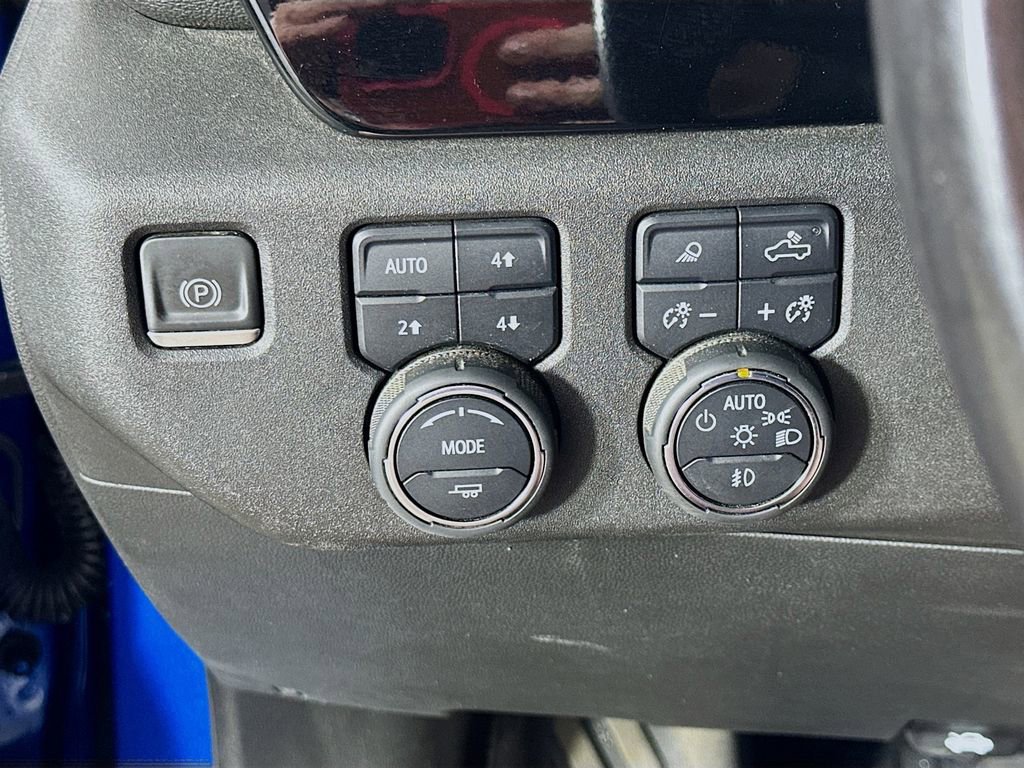 Used 2023 Chevrolet Silverado 1500 LTZ AWD/4WD image 22