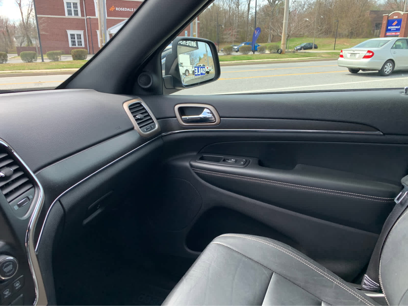 Used 2017 Jeep Grand Cherokee Limited image 22