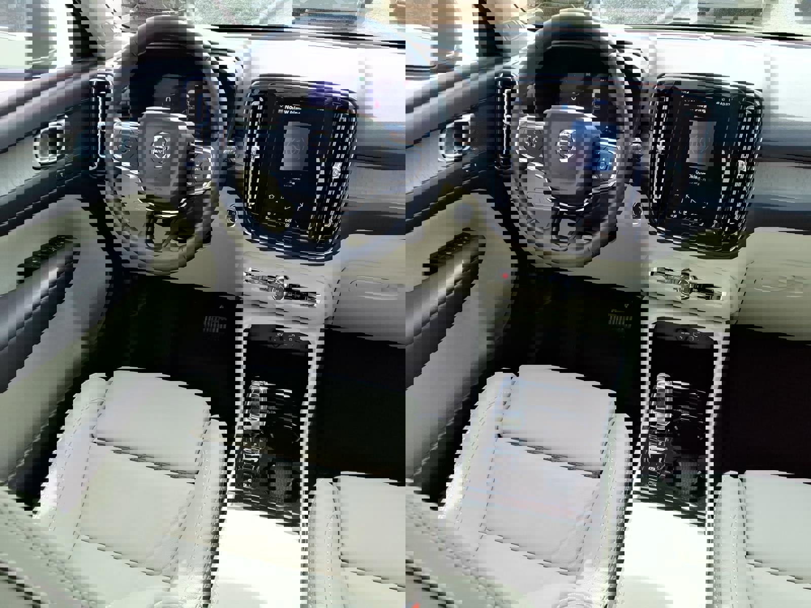 Certified 2023 Volvo XC40 B5 Plus w/ Protection Package Premier AWD/4WD image 14