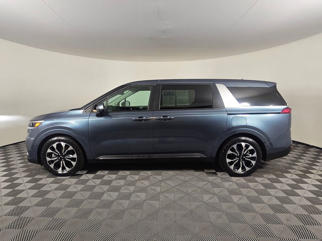 Used 2024 Kia Carnival EX image 6