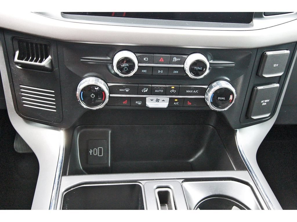 Used 2025 Ford F150 Lightning XLT AWD/4WD image 26