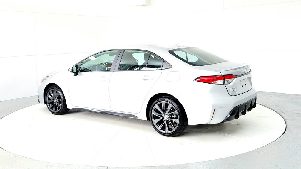 Certified 2024 Toyota Corolla SE FWD image 4