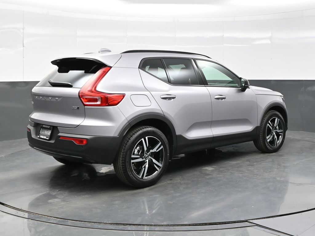 New 2026 Volvo XC40 B5 Core w/ Protection Package Premier AWD/4WD image 7