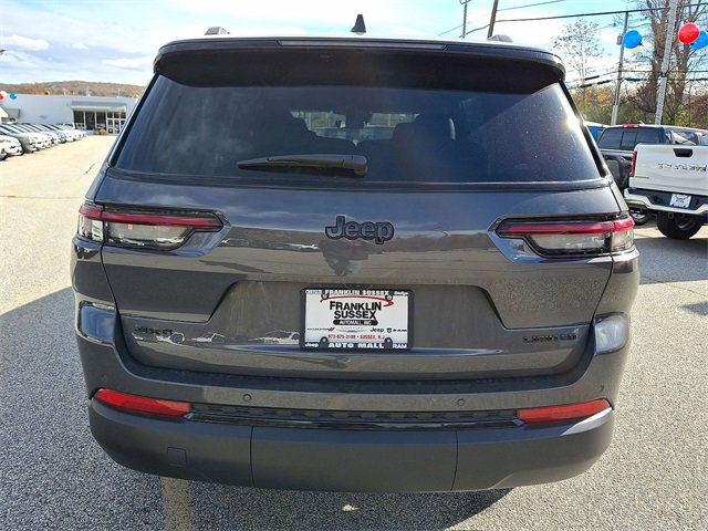 Used 2025 Jeep Grand Cherokee L Limited w/ Black Appearance Package image 23