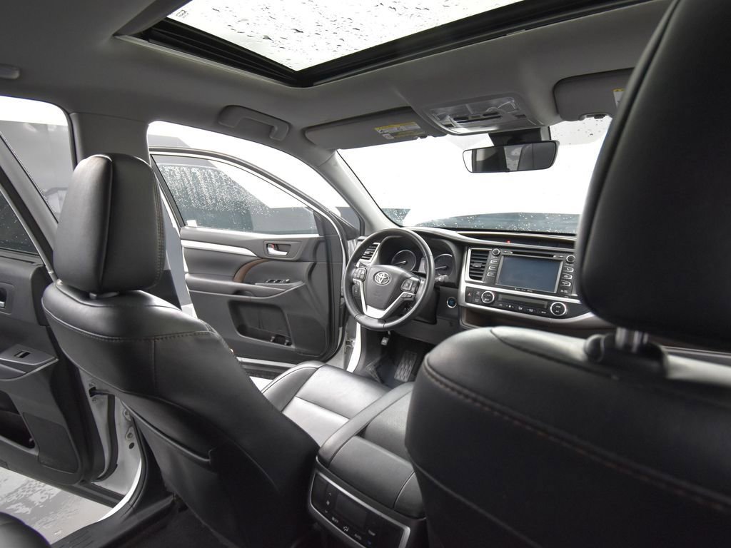 Used 2019 Toyota Highlander XLE image 20
