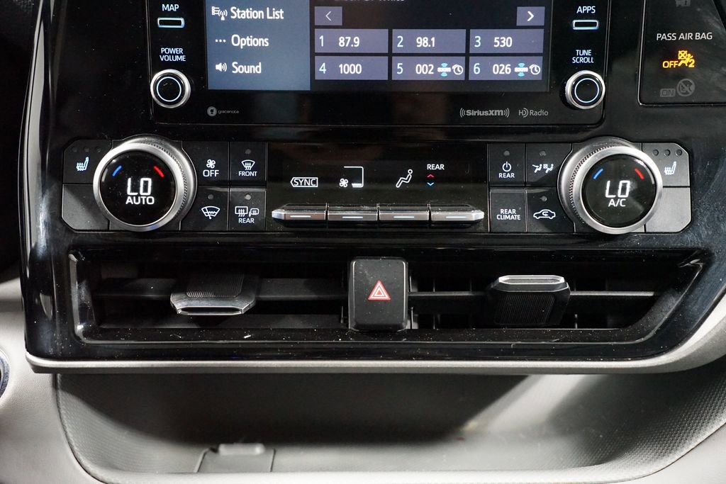 Used 2022 Toyota Highlander XLE image 19