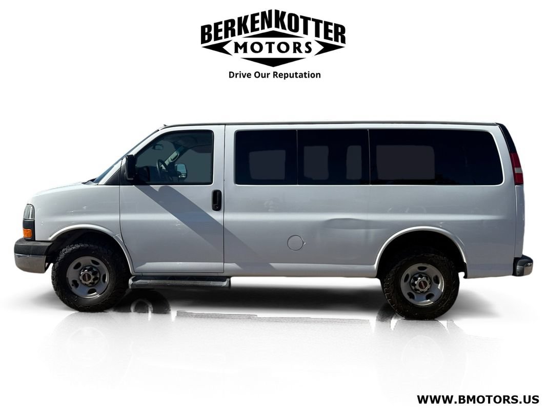 Used 2015 GMC Savana 2500 LT w/ LT Preferred Equipment Group RWD image 6