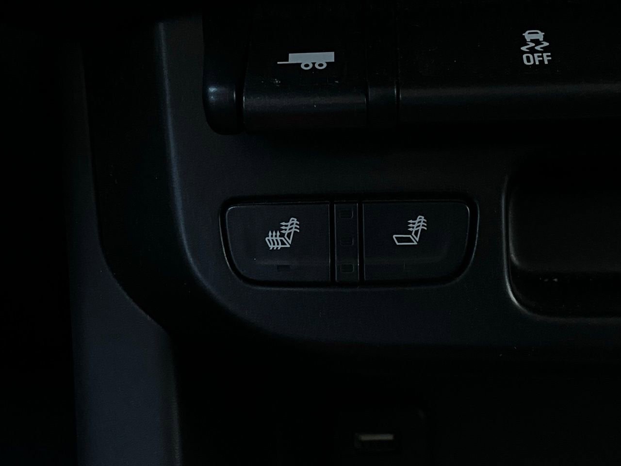 Used 2015 GMC Canyon SLE w/ All-Terrain Package image 26