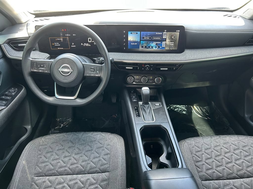 Used 2025 Nissan Kicks SV w/ Charging Package FWD image 15