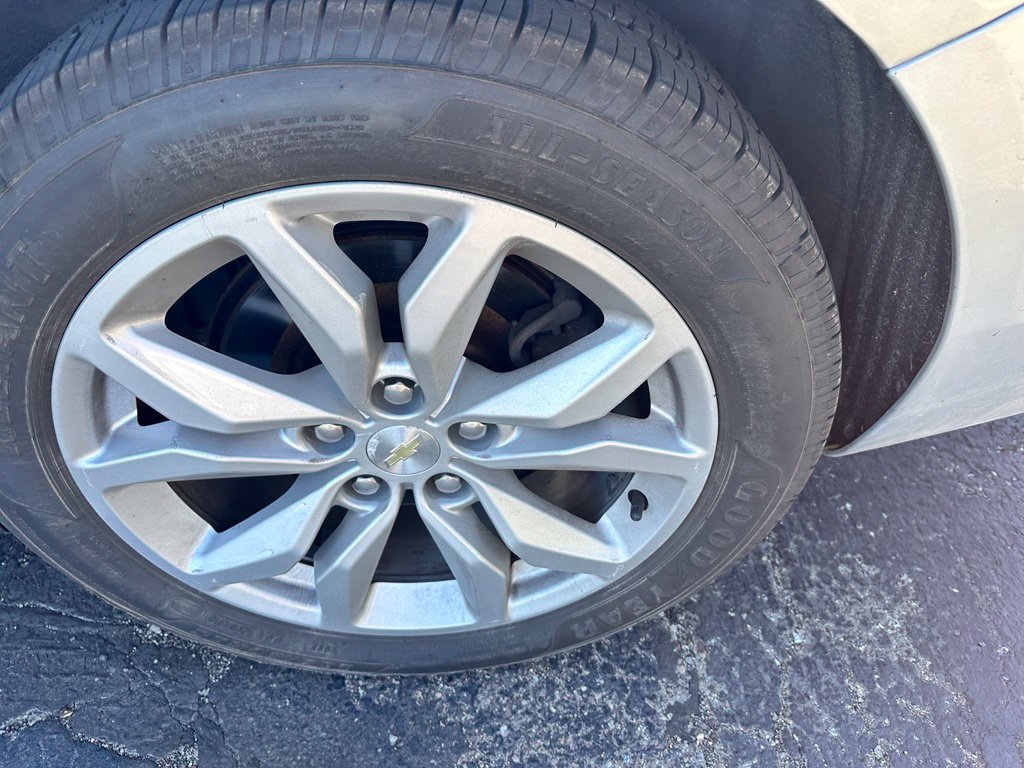 Used 2017 Chevrolet Impala LT w/ Convenience Package FWD image 6