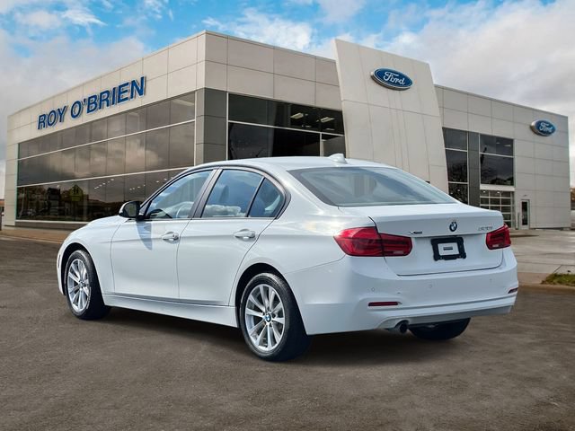 Used 2016 BMW 320i xDrive Sedan AWD/4WD image 3