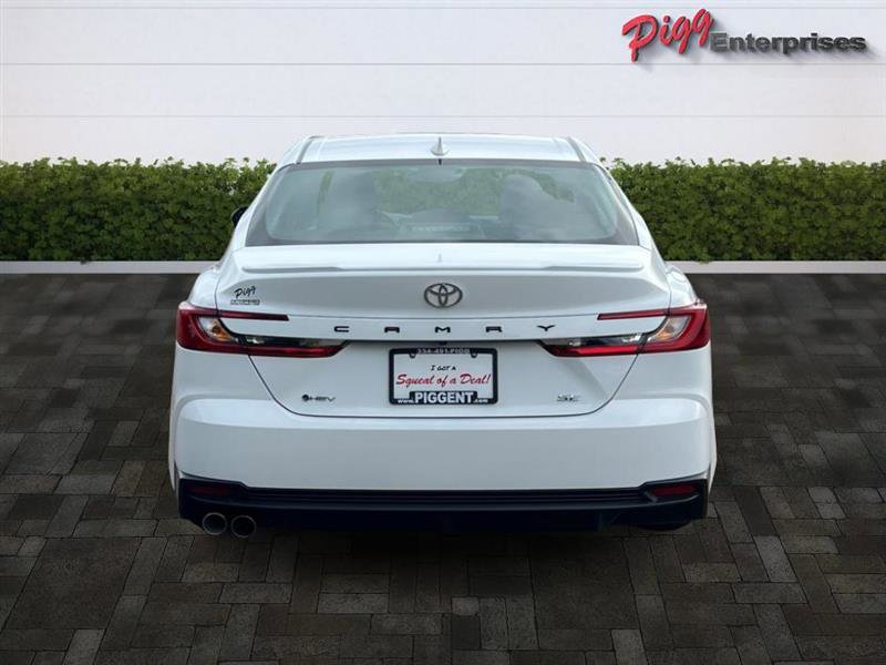 Used 2025 Toyota Camry SE image 9