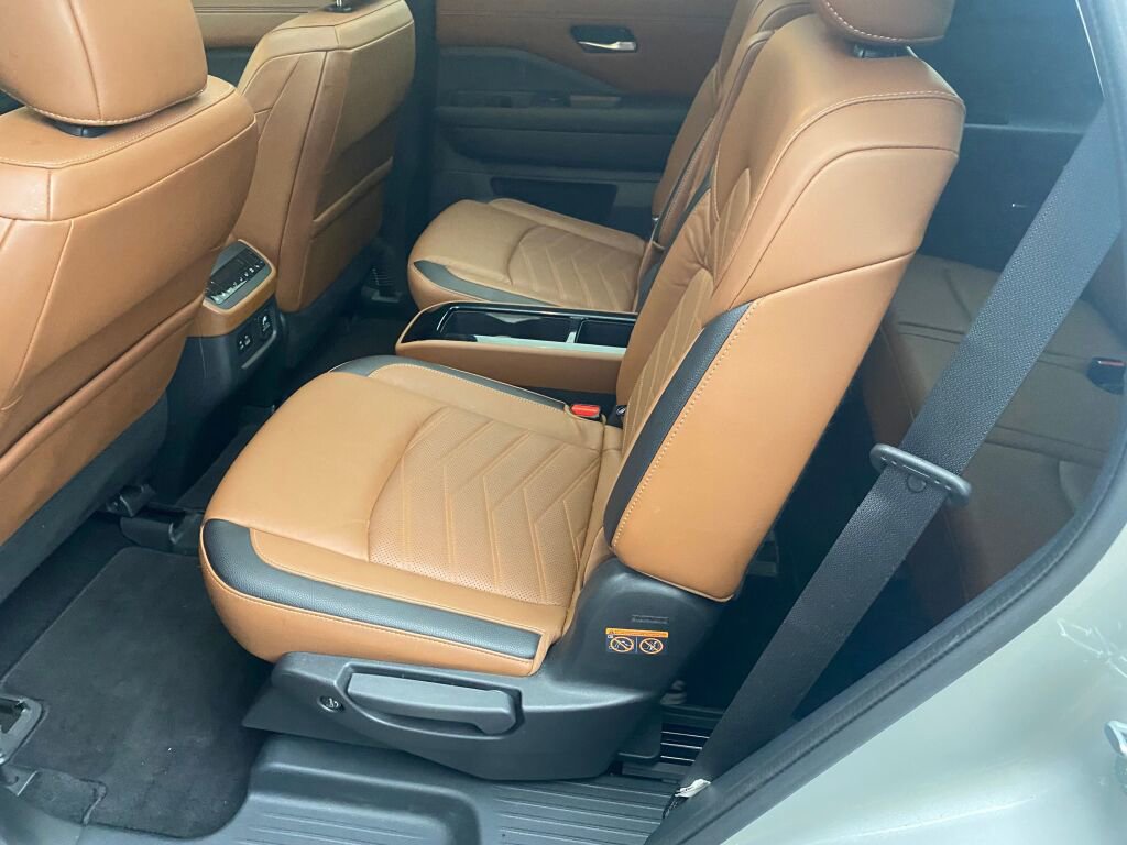 Used 2022 Nissan Pathfinder Platinum image 17