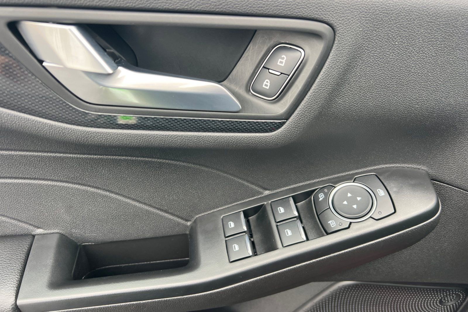 Used 2025 Ford Escape ST-Line AWD/4WD image 8