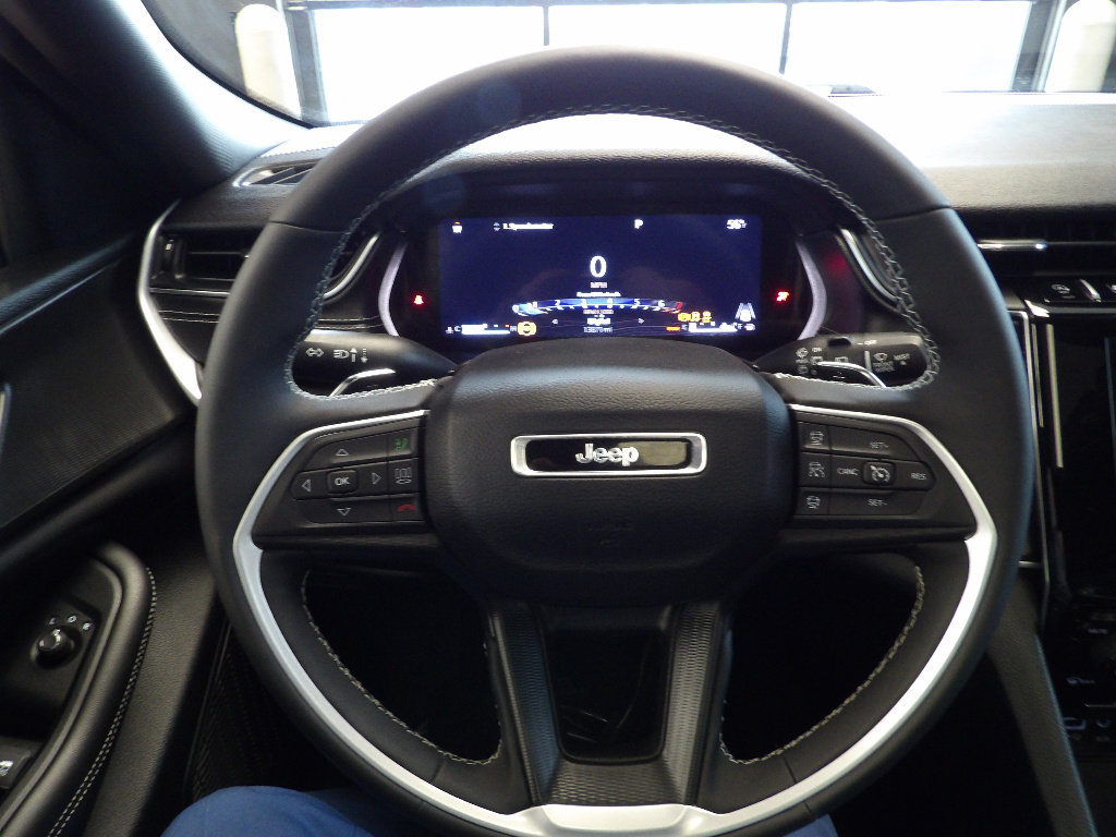 Used 2024 Jeep Grand Cherokee Laredo X w/ Luxury Tech Group I image 28