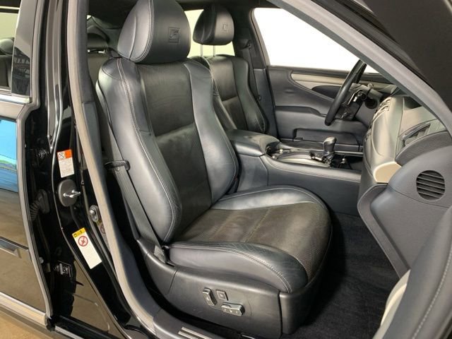 Used 2015 Lexus LS 460 AWD w/ F Sport Package image 37