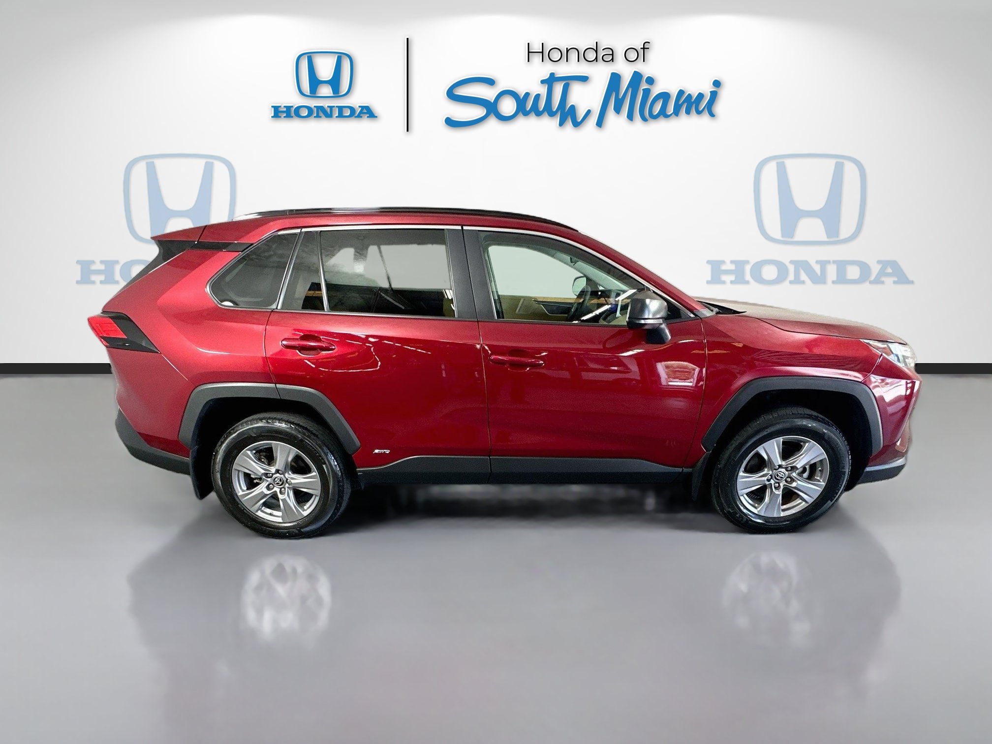 Used 2024 Toyota RAV4 LE AWD/4WD image 2