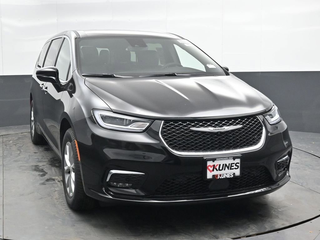 New 2026 Chrysler Pacifica Select AWD/4WD image 4