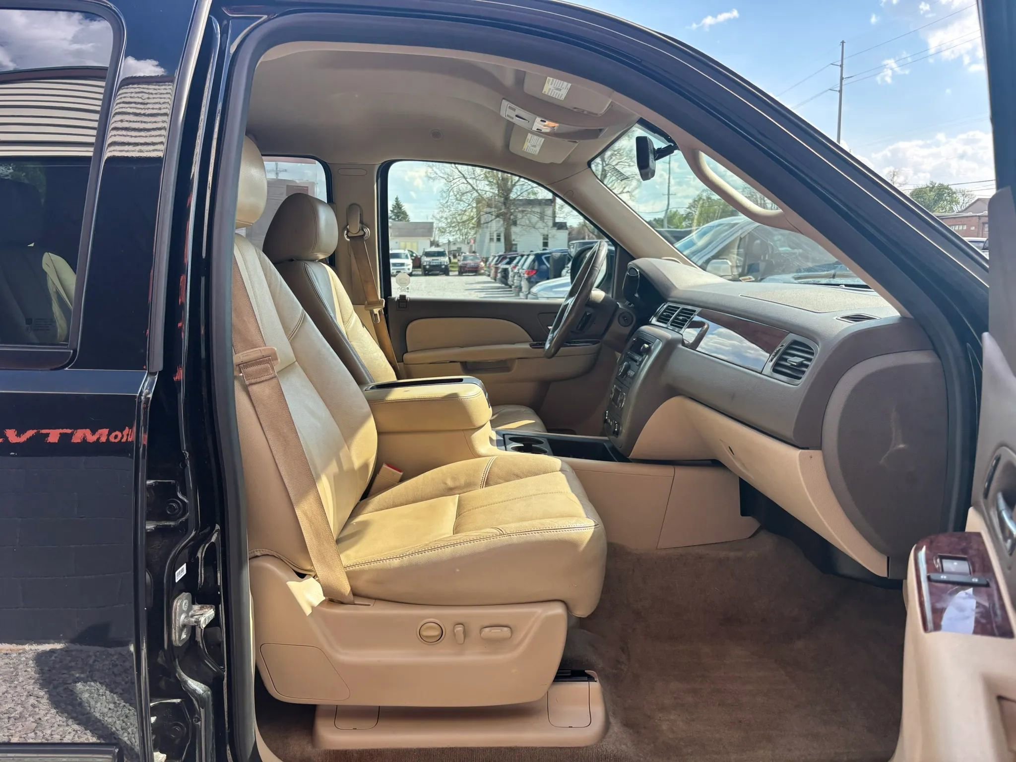 Used 2013 GMC Yukon SLT w/ SLT-2 Equipment Package AWD/4WD image 18