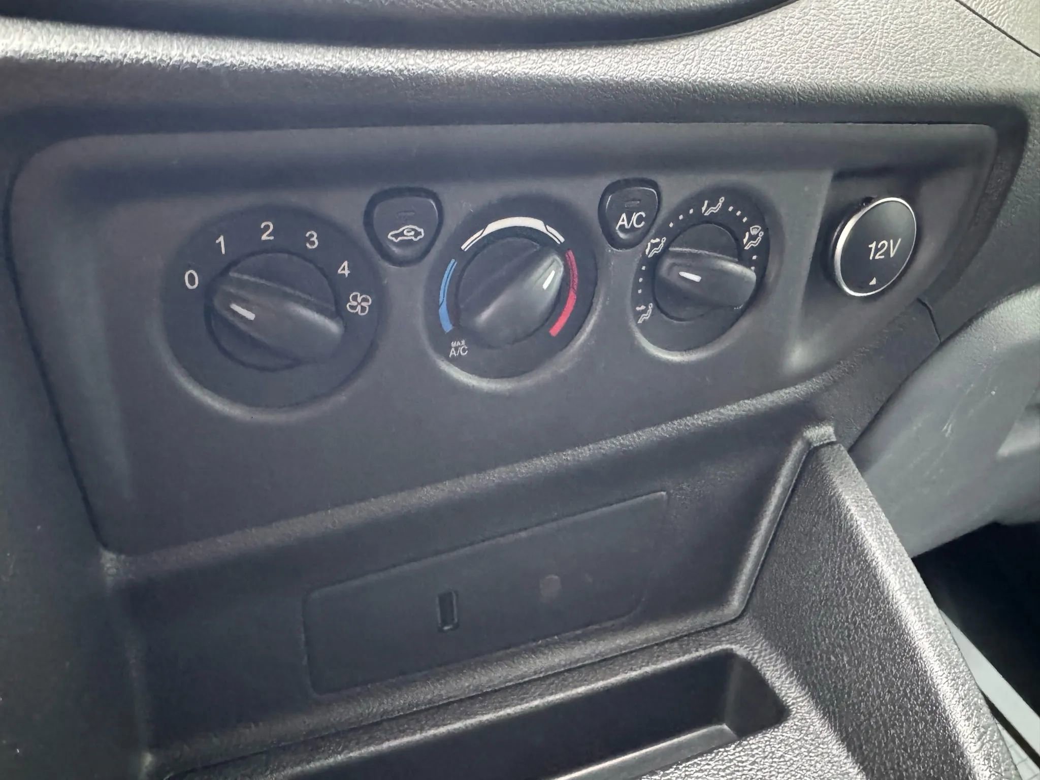Used 2019 Ford Transit 250 130 Low Roof RWD image 23