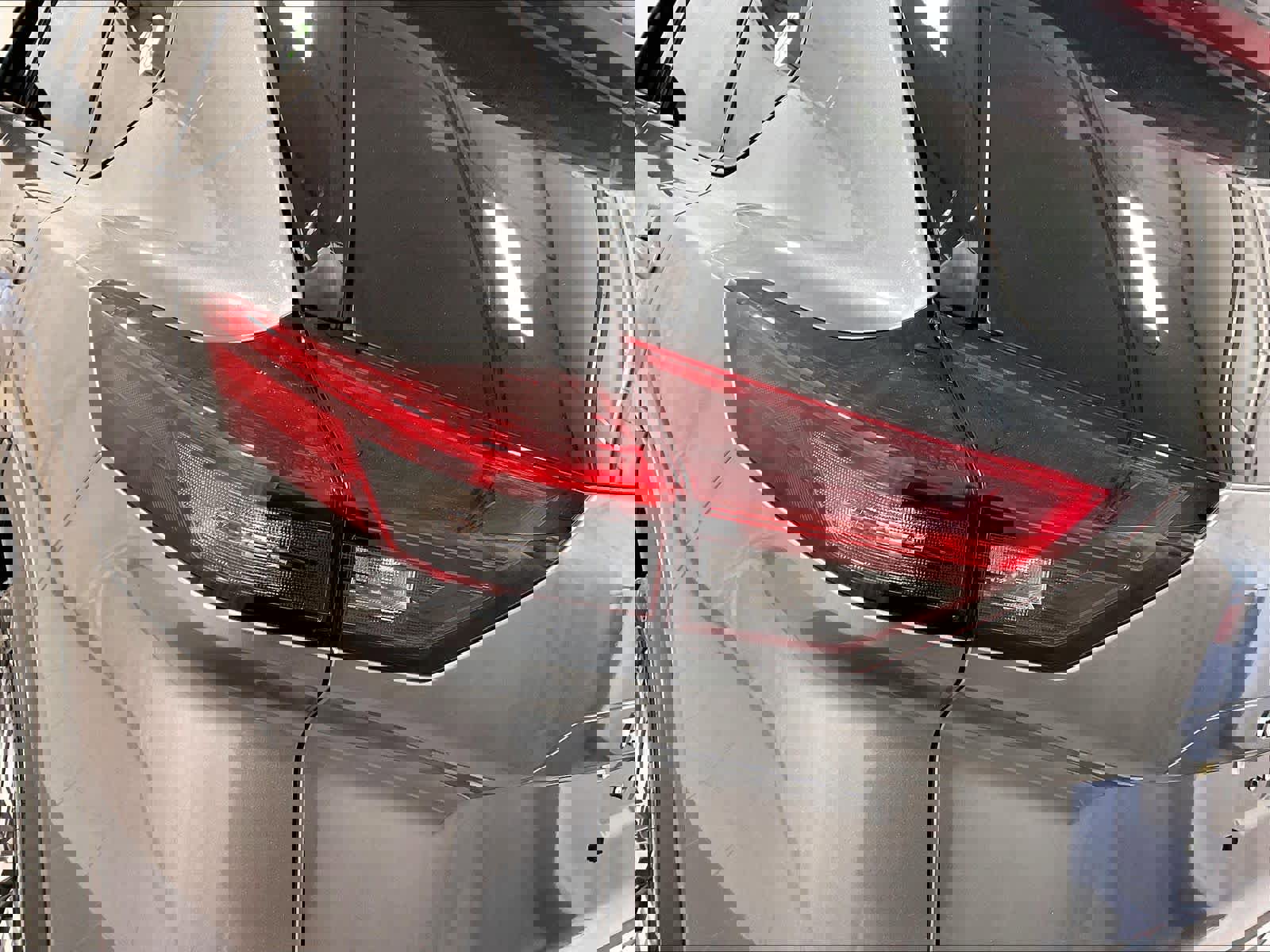 Used 2022 Nissan Rogue SL w/ SL Premium Package image 34