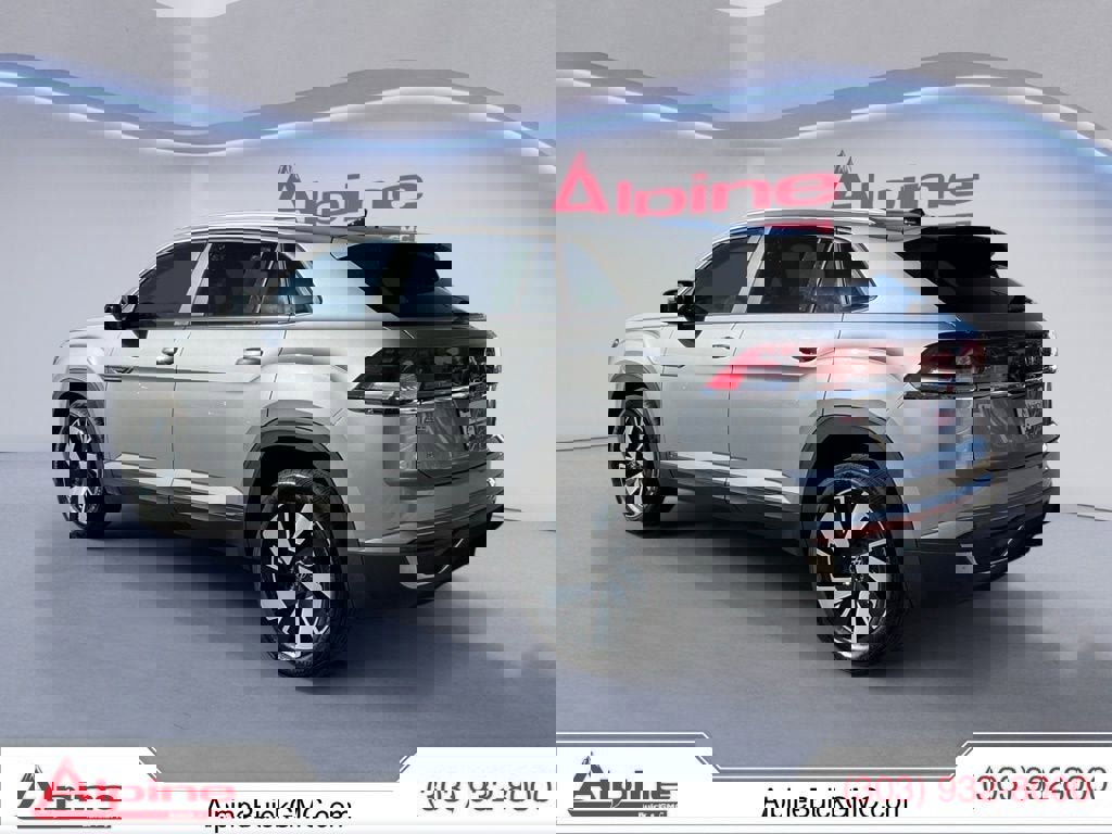 Used 2025 Volkswagen Atlas Cross Sport SE AWD/4WD image 3